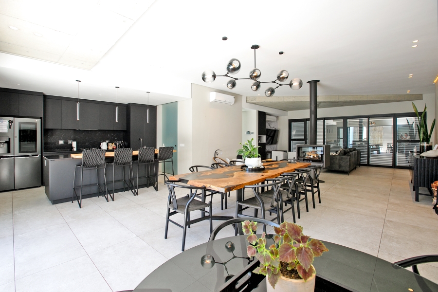 To Let 4 Bedroom Property for Rent in Fresnaye Western Cape